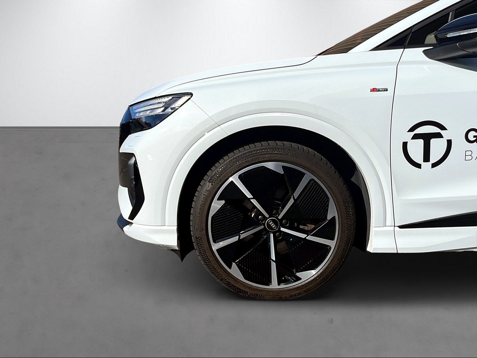 AUDI Q4 e-tron 50 quattro