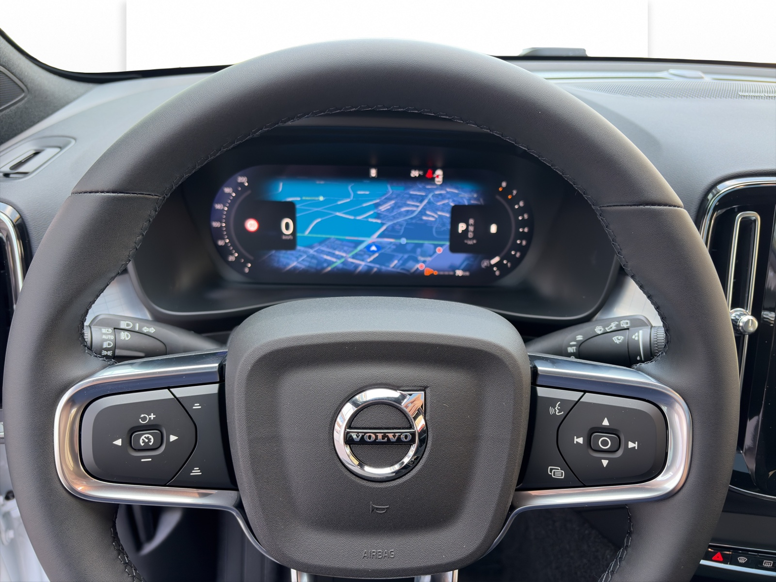 VOLVO XC40 2.0 B4 MH Black Edition