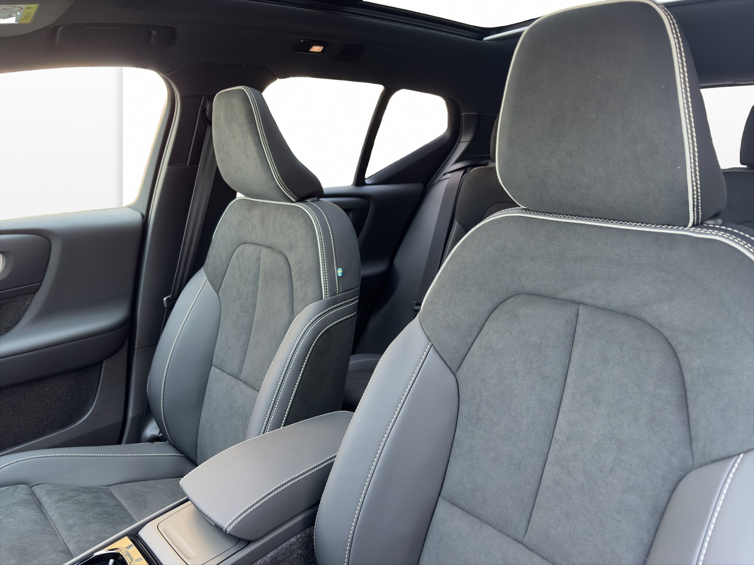 VOLVO XC40 2.0 B4 MH Black Edition