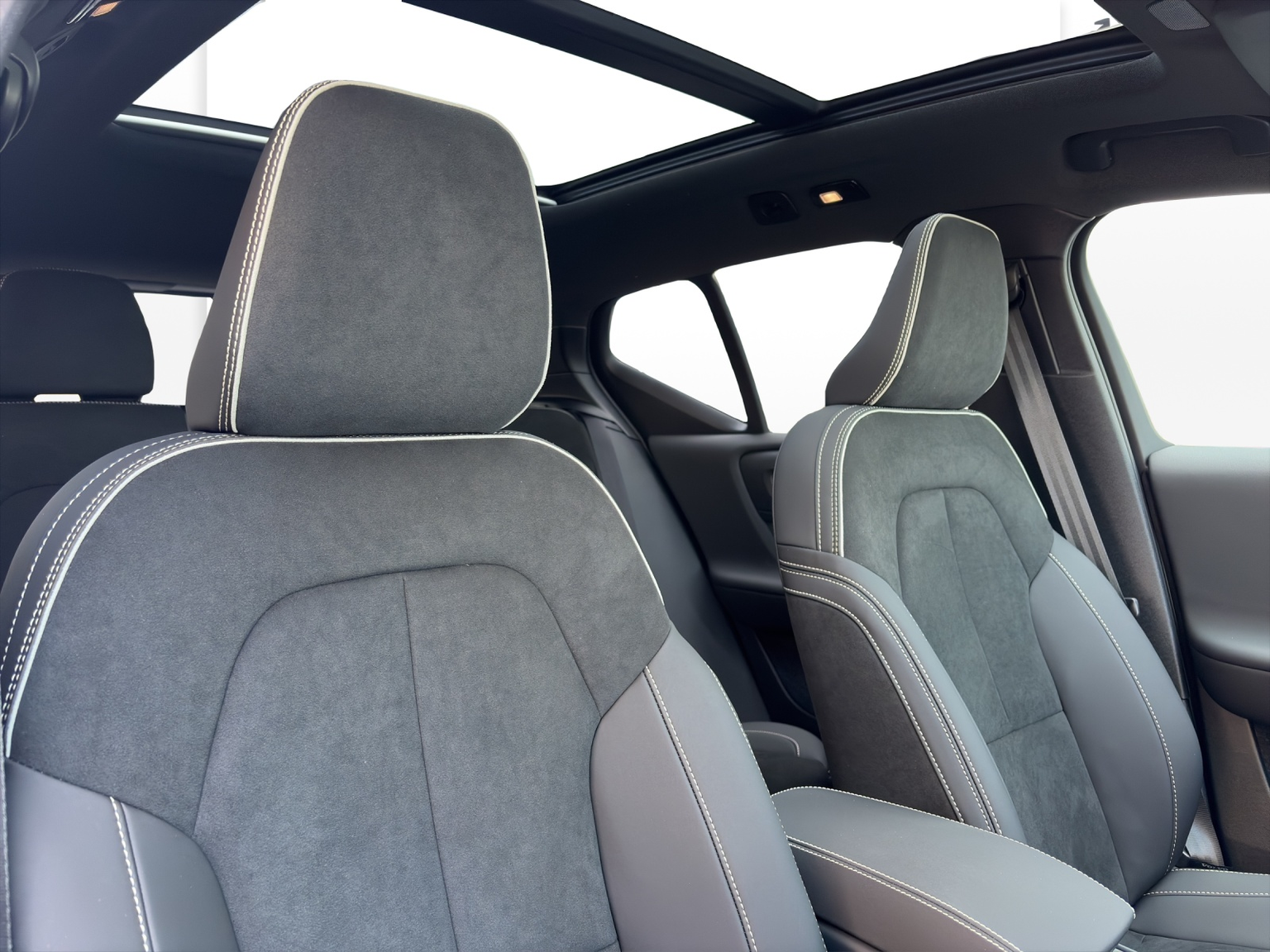 VOLVO XC40 2.0 B4 MH Black Edition