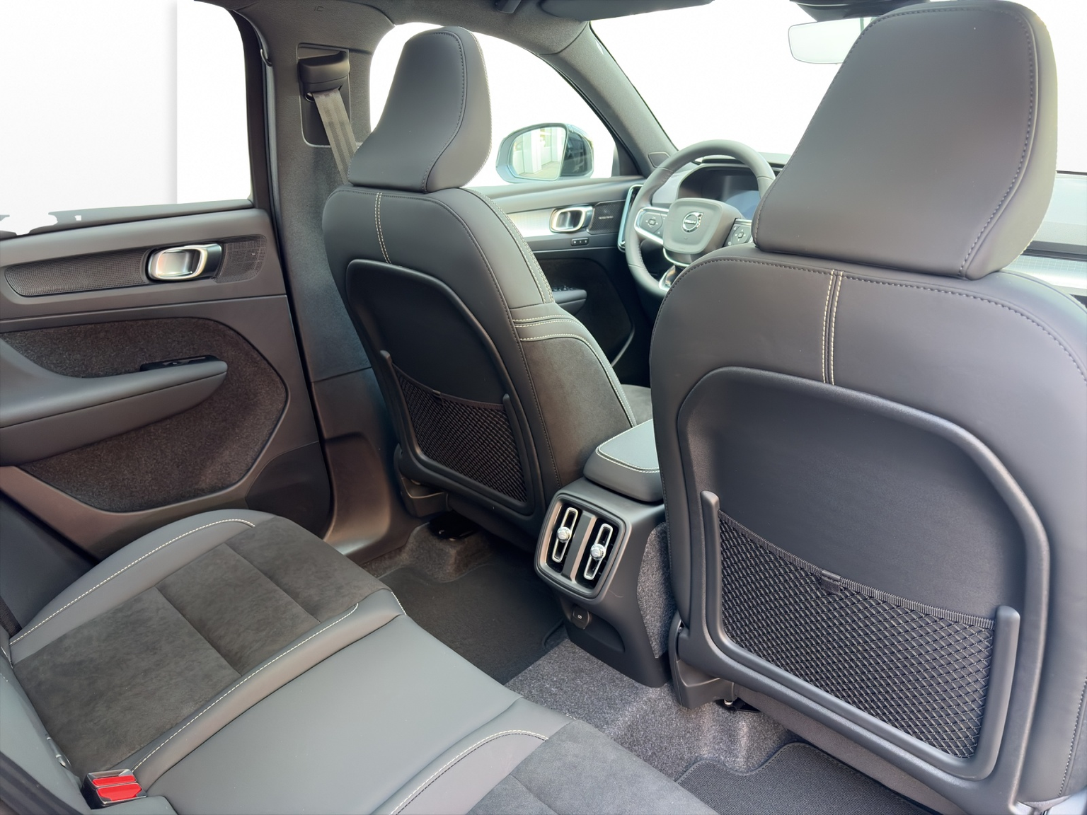 VOLVO XC40 2.0 B4 MH Black Edition