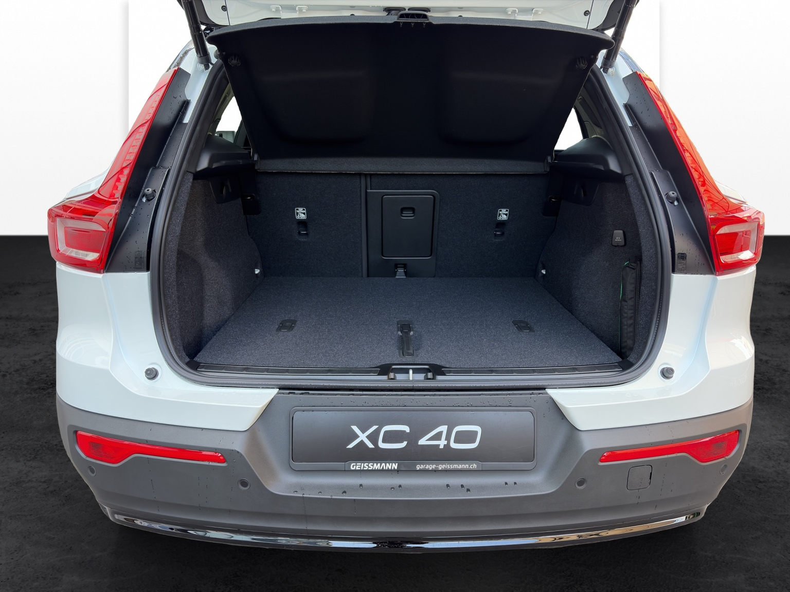 VOLVO XC40 2.0 B4 MH Black Edition