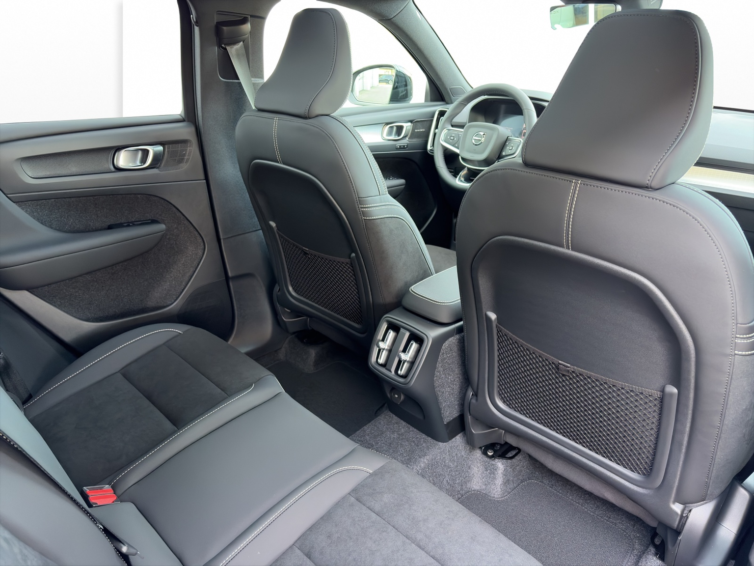 VOLVO XC40 2.0 B4 MH Black Edition