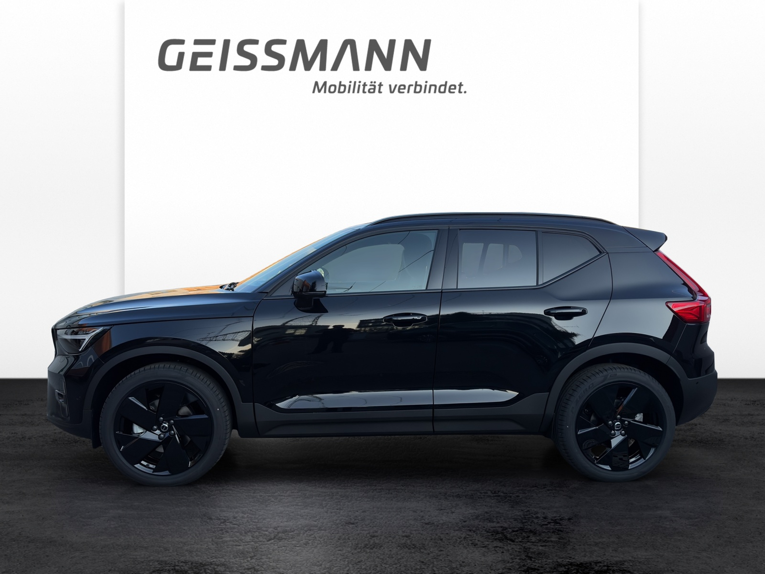VOLVO XC40 2.0 B4 MH Black Edition