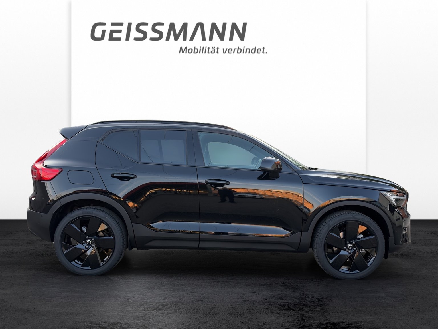 VOLVO XC40 2.0 B4 MH Black Edition