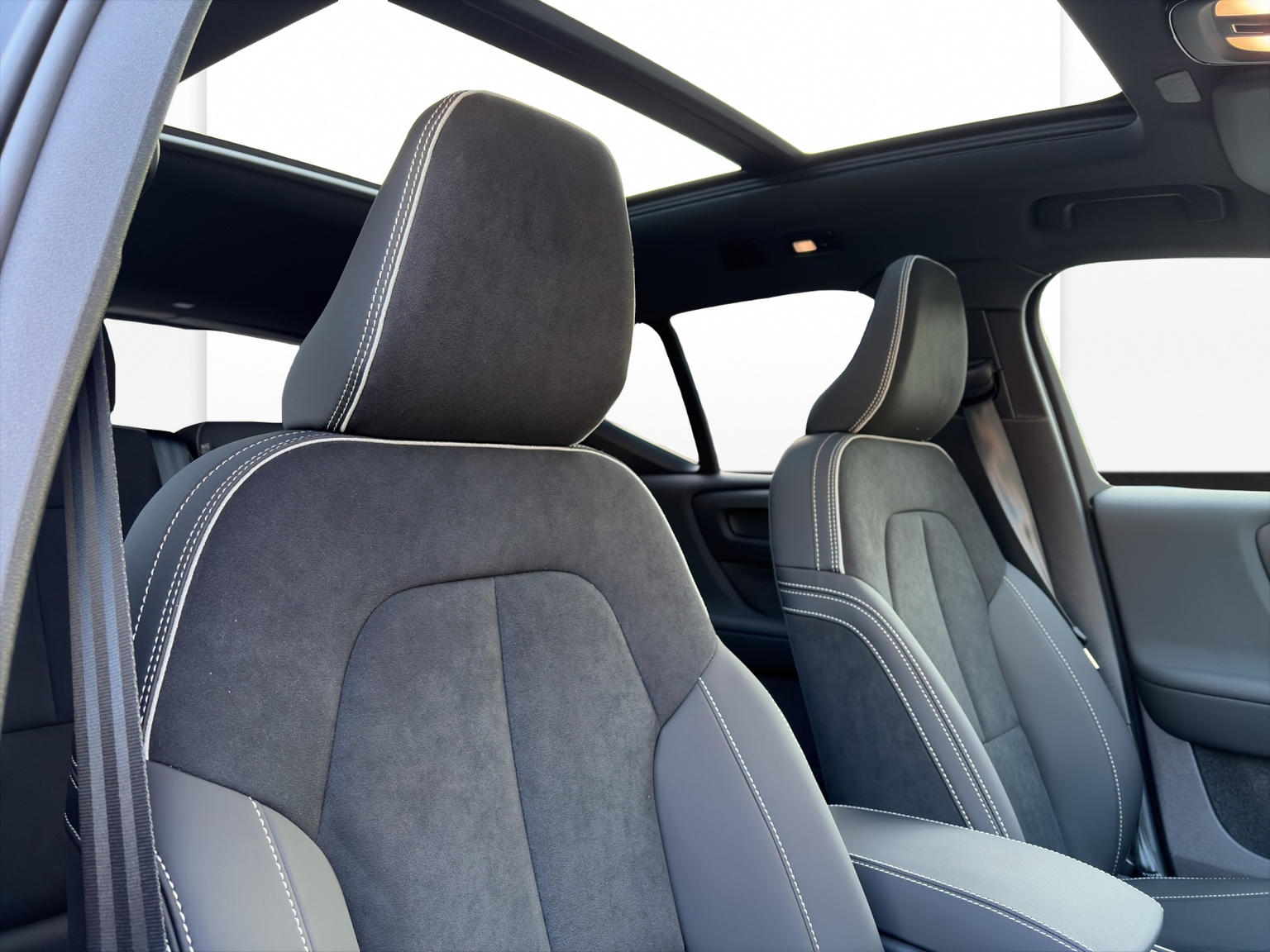 VOLVO XC40 2.0 B4 MH Black Edition
