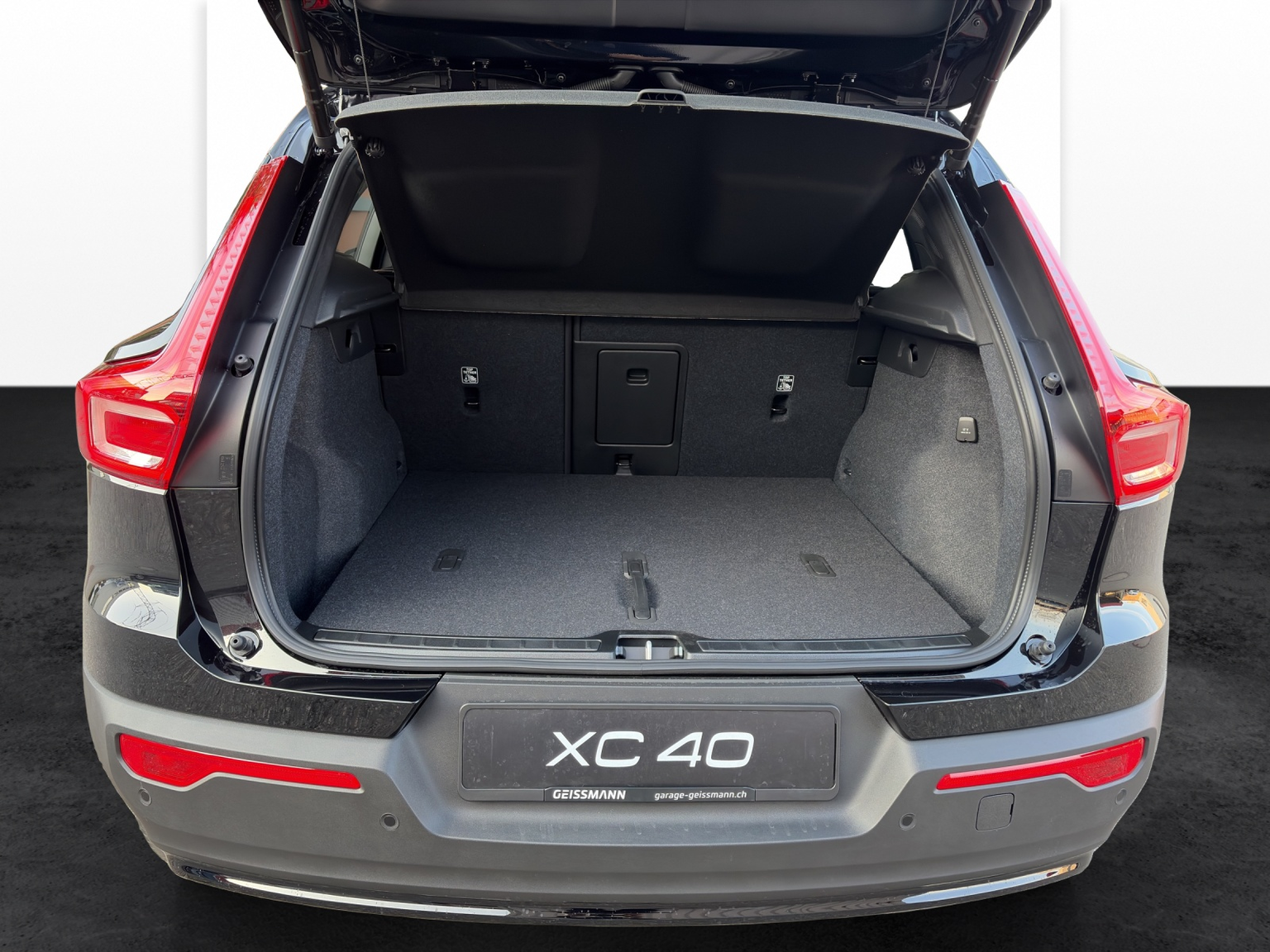 VOLVO XC40 2.0 B4 MH Black Edition