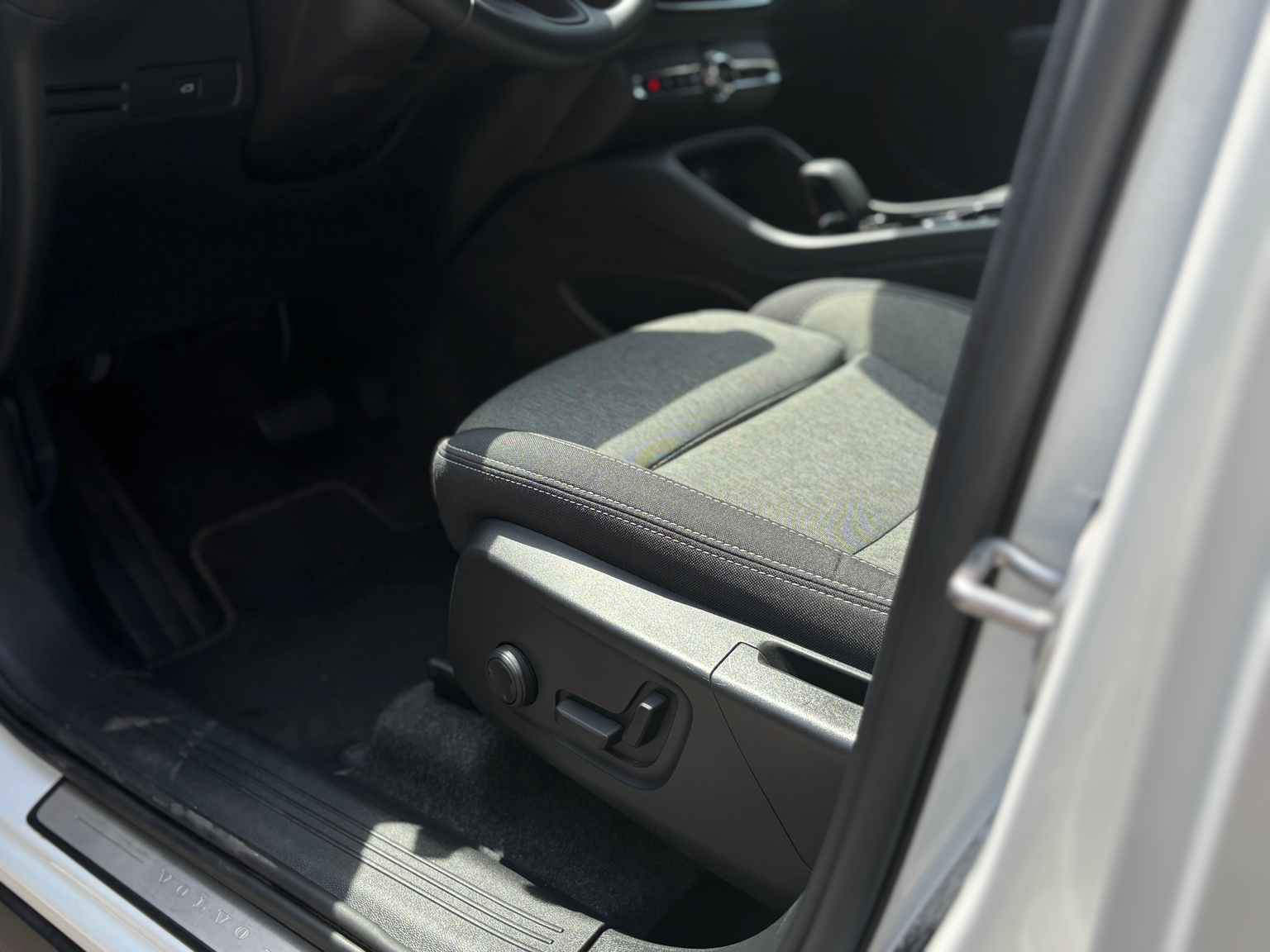 VOLVO XC40 2.0 B4 MH Plus Dark