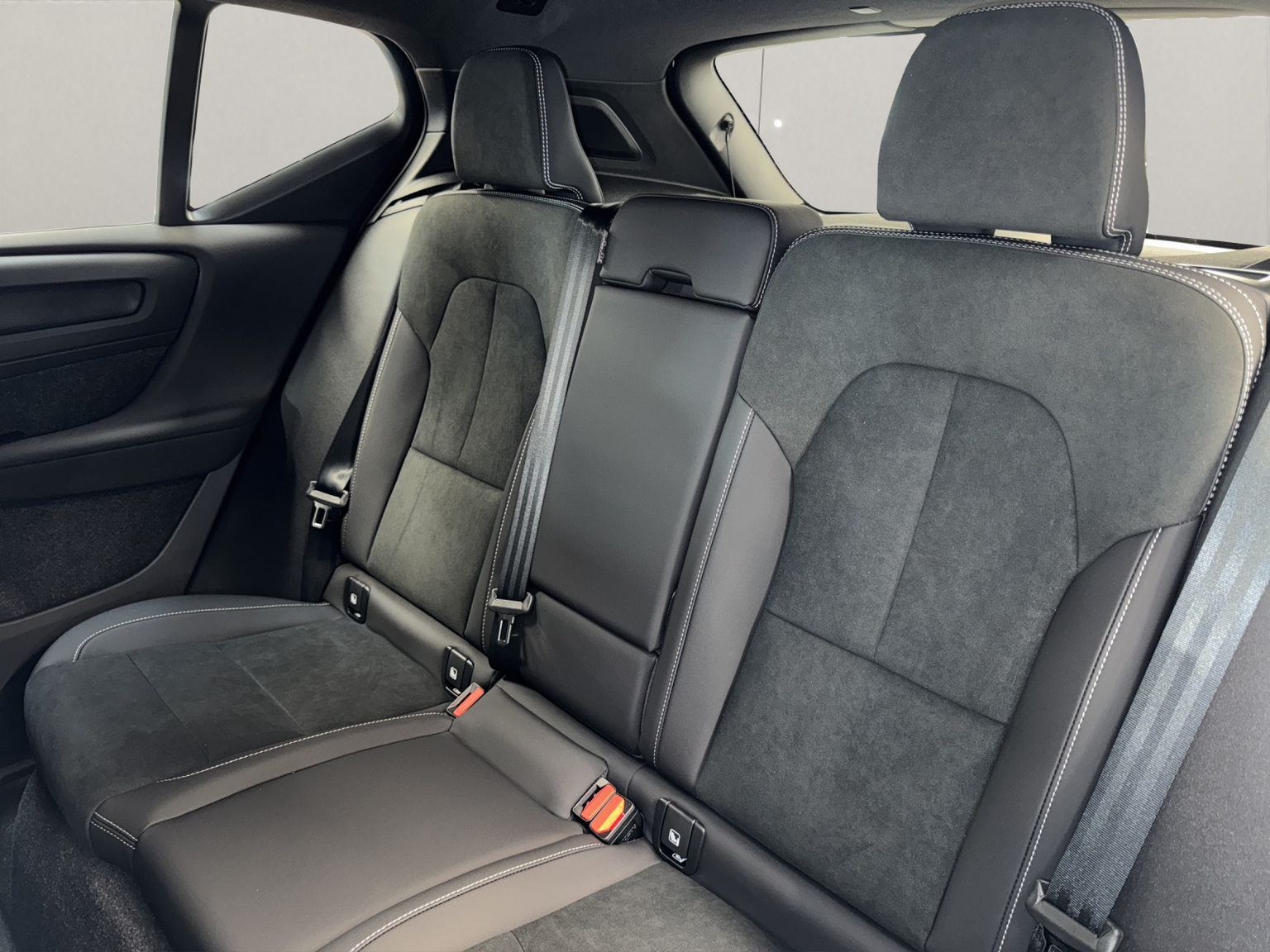 VOLVO XC40 2.0 B4 MH Ultra Dark