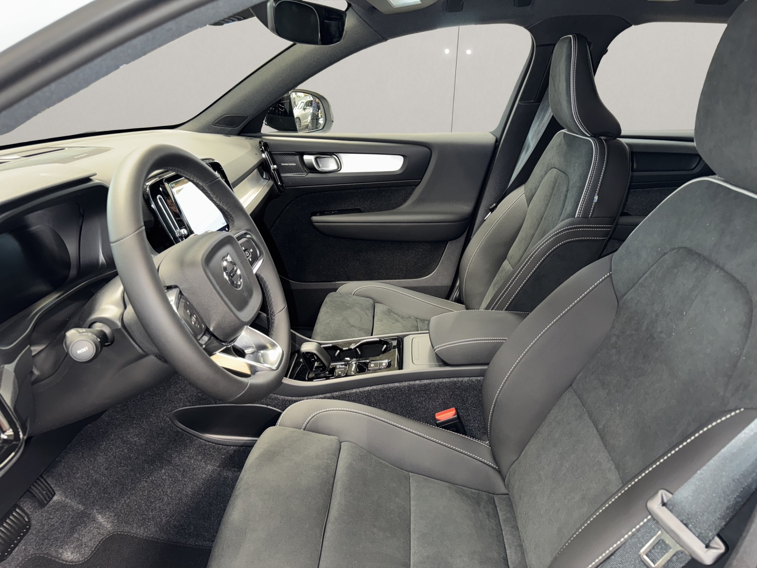 VOLVO XC40 2.0 B4 MH Ultra Dark