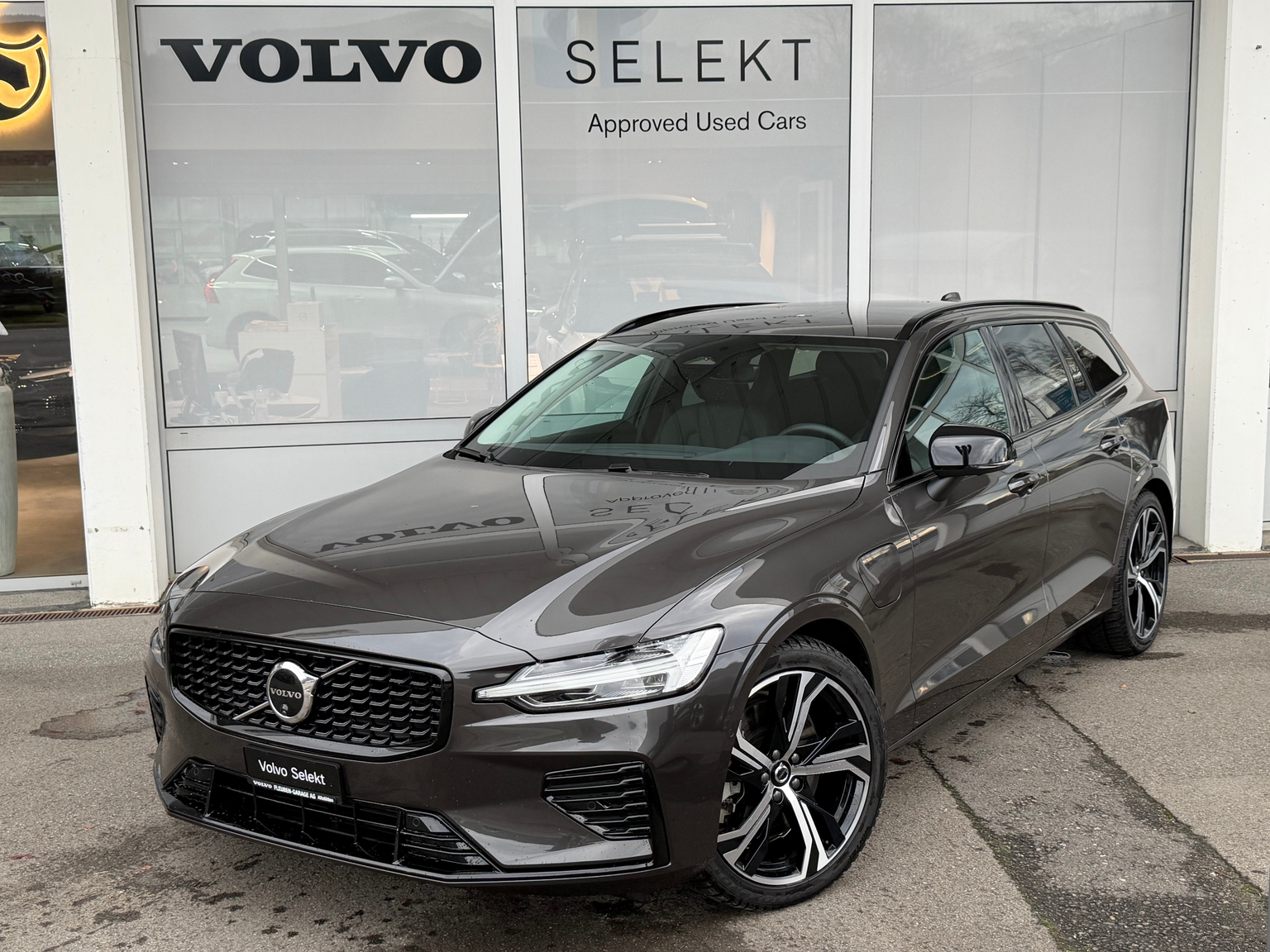 VOLVO V60 T6 eAWD Plus Dark Geartronic