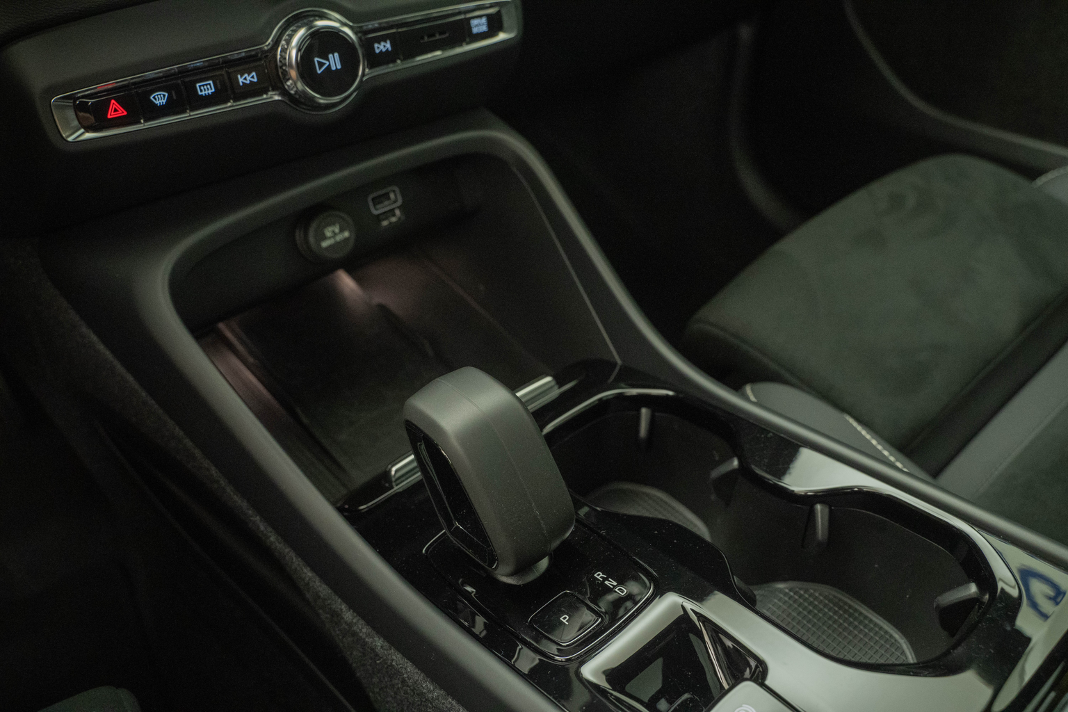 VOLVO XC40 1.5 T5 PiH Ultimate Dark