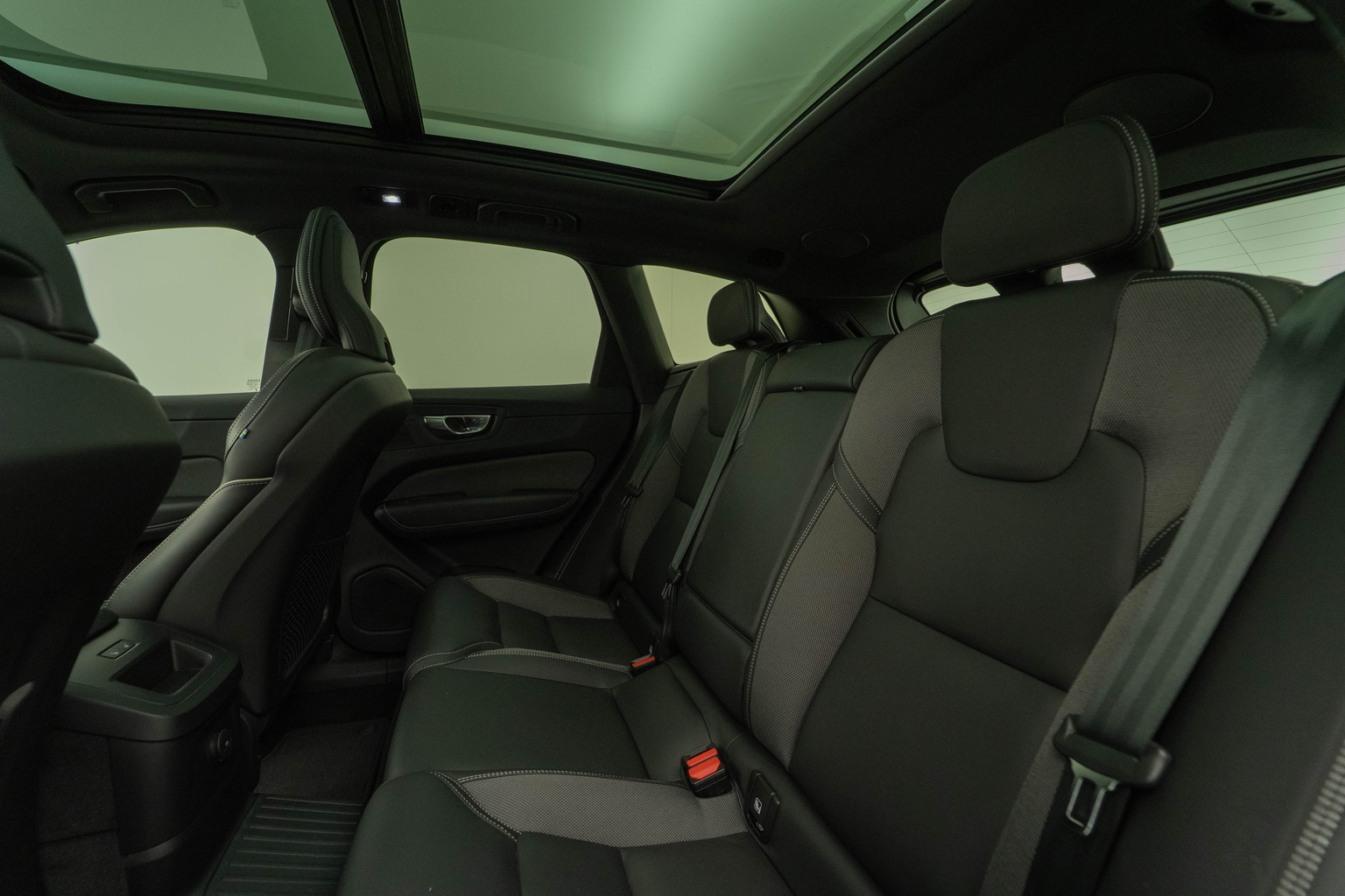 VOLVO XC60 2.0 T6 TE Ultimate Dark eAWD