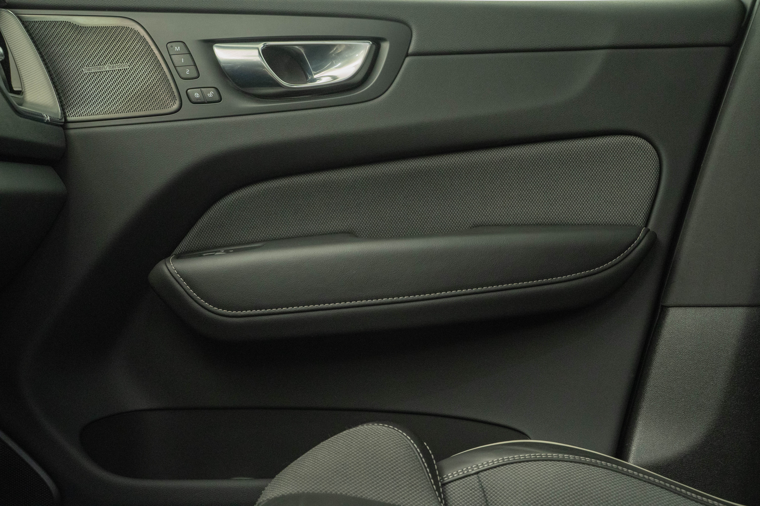 VOLVO XC60 2.0 T6 TE Ultimate Dark eAWD