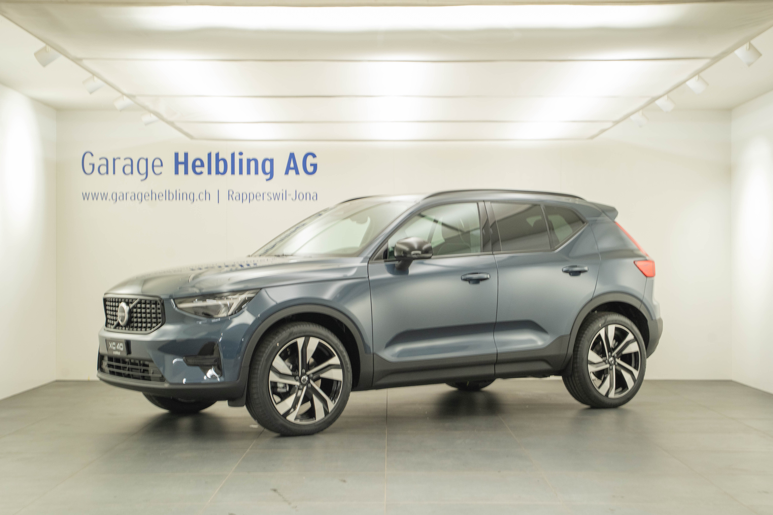 VOLVO XC40 2.0 B3 MH Plus Dark