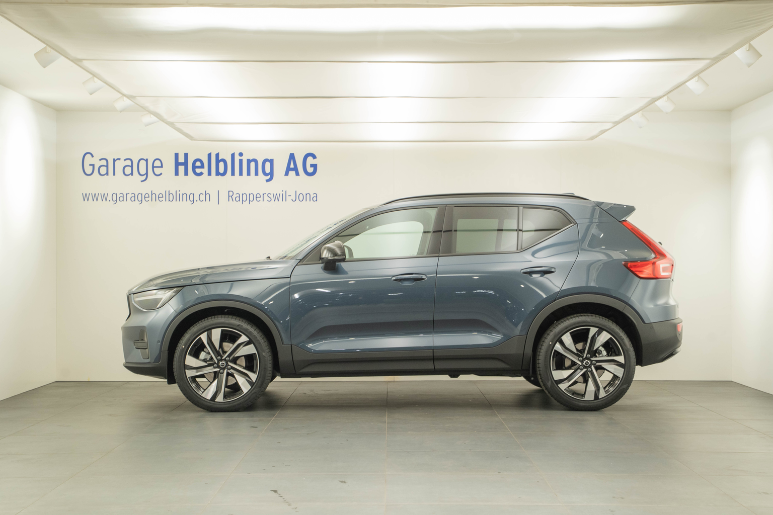 VOLVO XC40 2.0 B3 MH Plus Dark