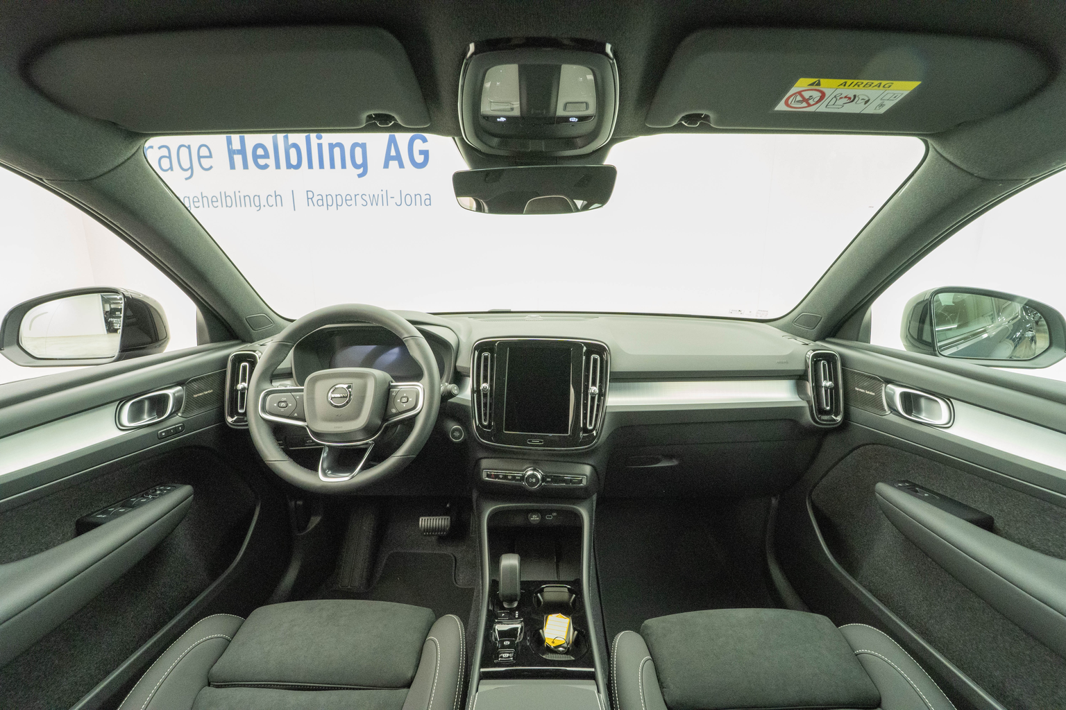 VOLVO XC40 2.0 B3 MH Plus Dark