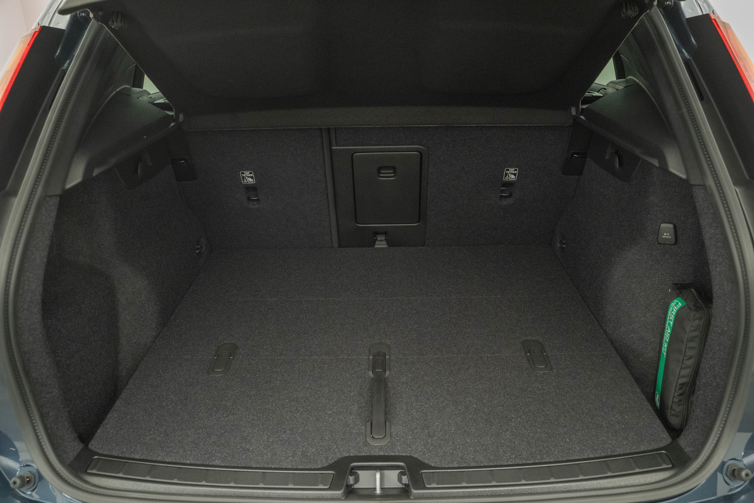 VOLVO XC40 2.0 B3 MH Plus Dark