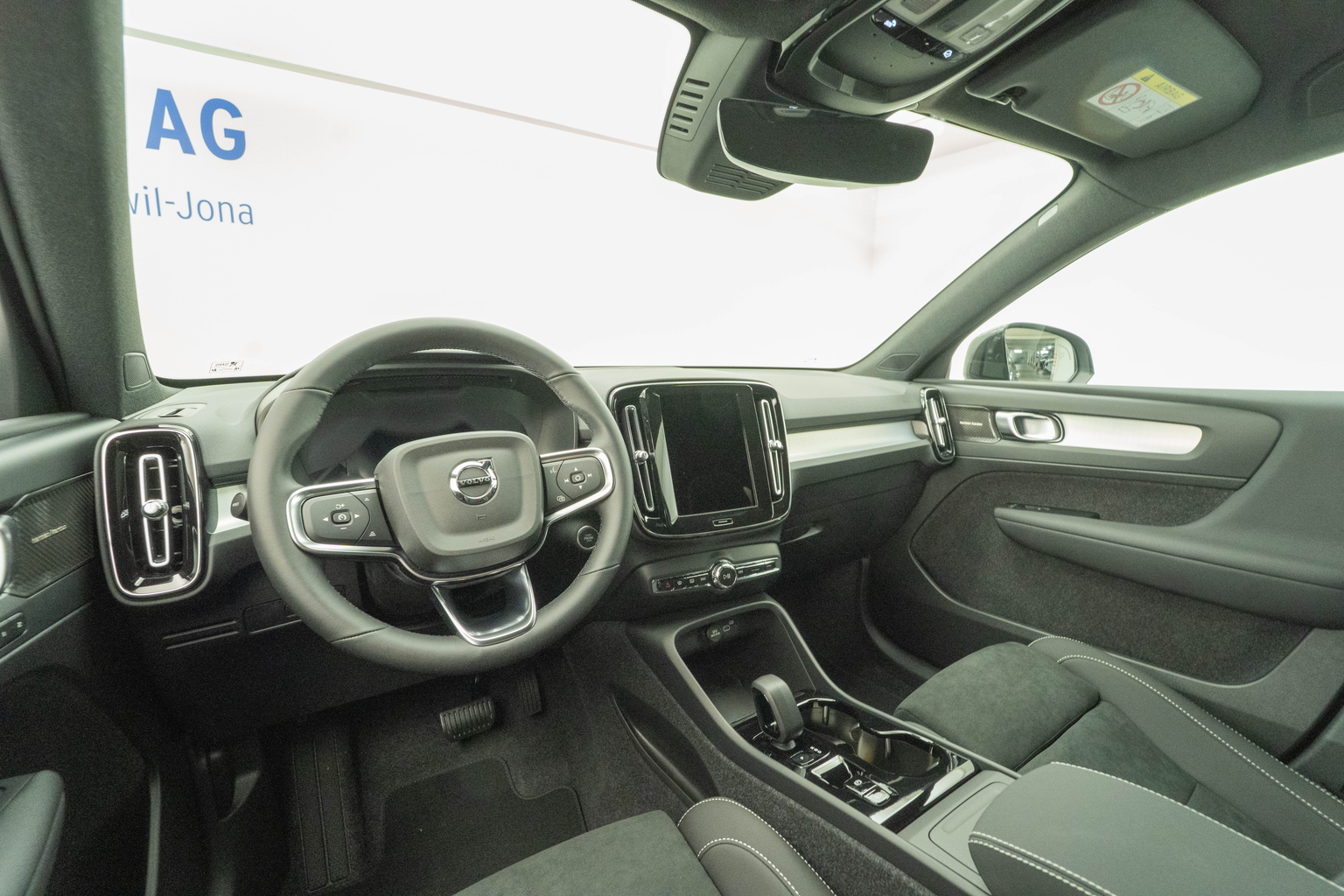 VOLVO XC40 2.0 B3 MH Plus Dark