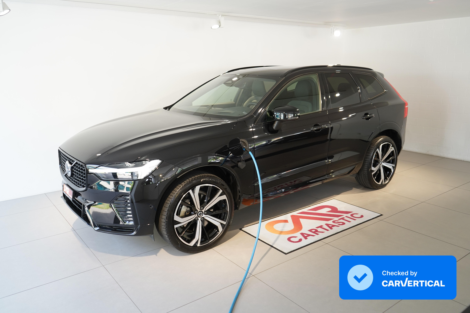 VOLVO XC60 2.0 T6 TE Ultimate Dark eAWD