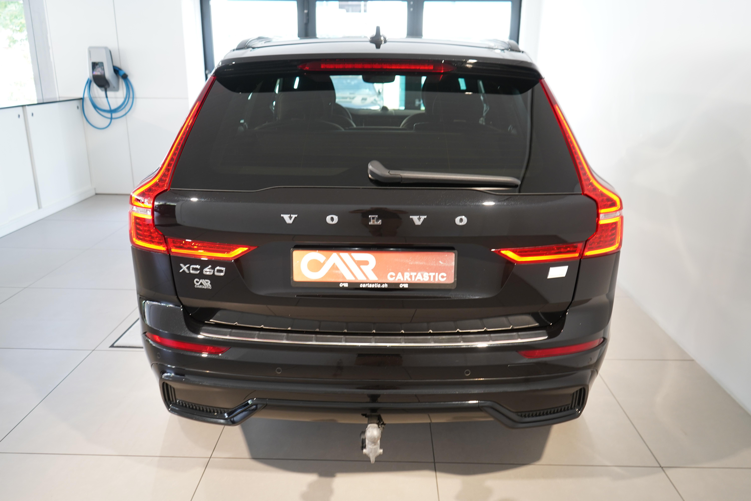 VOLVO XC60 2.0 T6 TE Ultimate Dark eAWD
