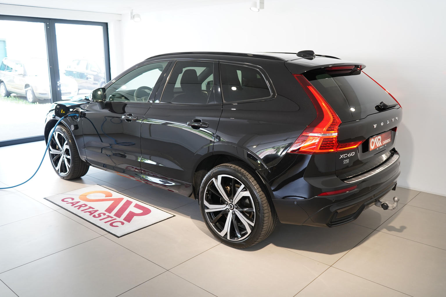 VOLVO XC60 2.0 T6 TE Ultimate Dark eAWD