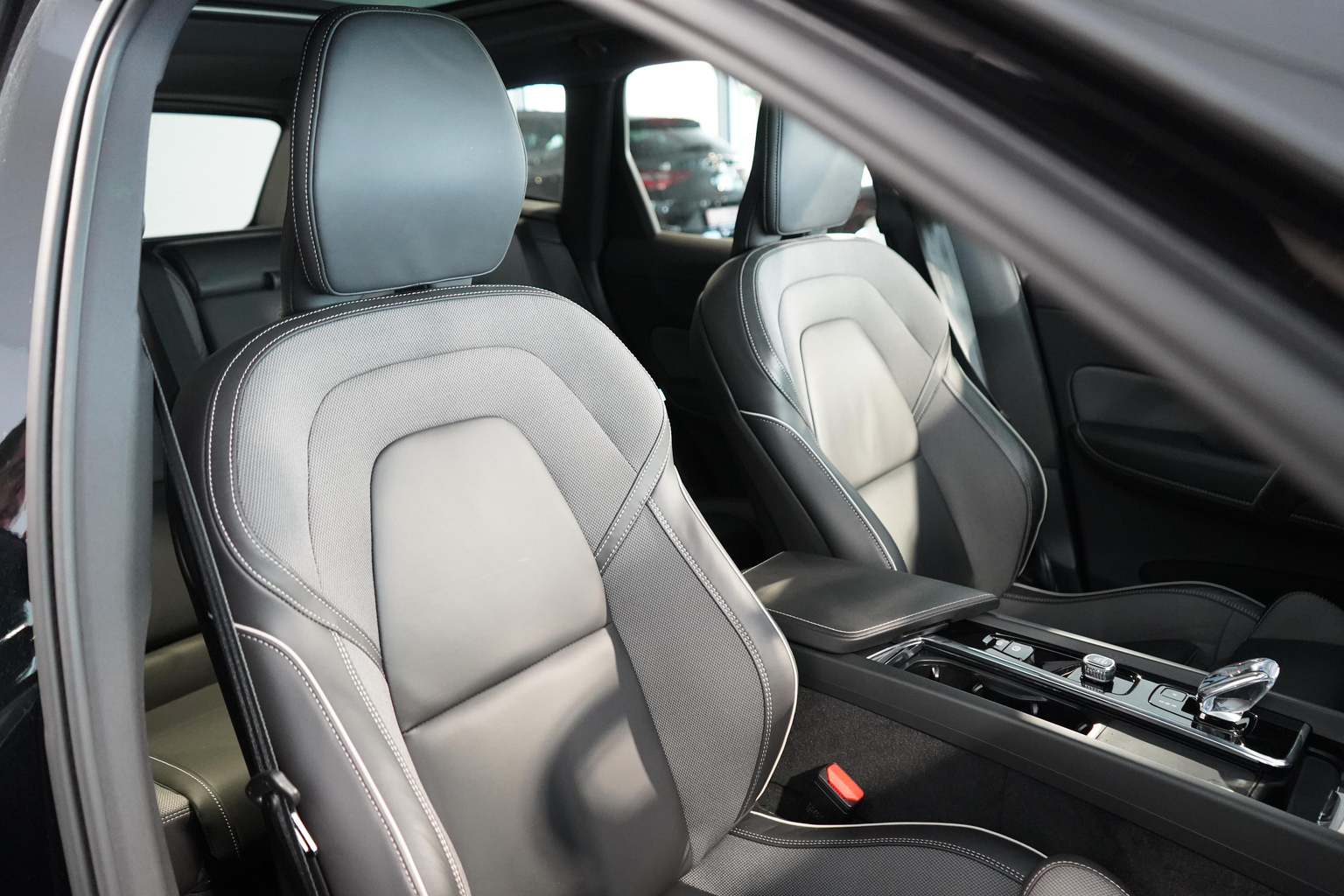 VOLVO XC60 2.0 T6 TE Ultimate Dark eAWD