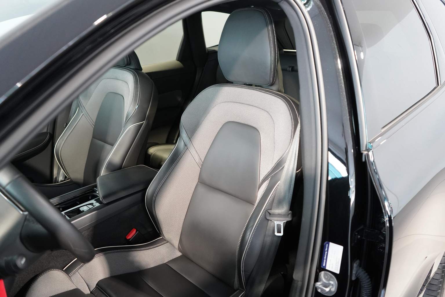 VOLVO XC60 2.0 T6 TE Ultimate Dark eAWD