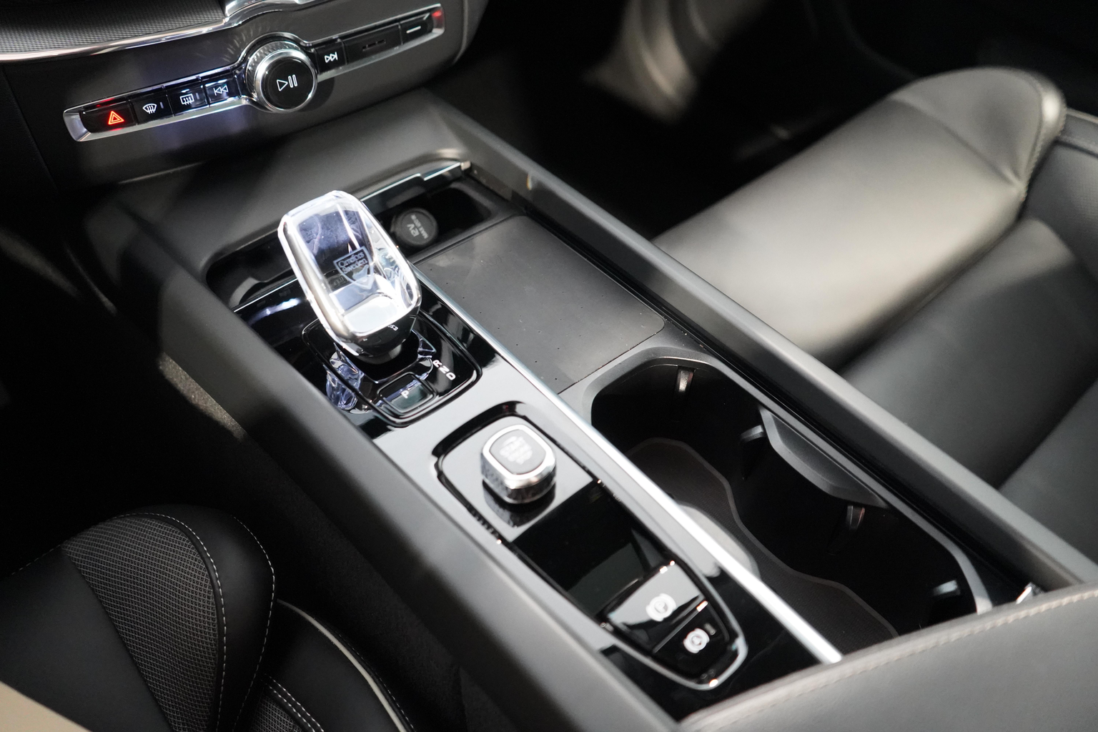 VOLVO XC60 2.0 T6 TE Ultimate Dark eAWD