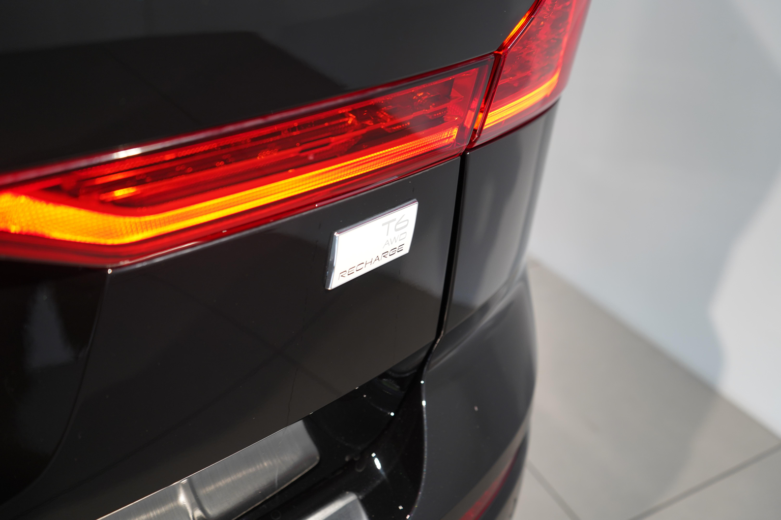 VOLVO XC60 2.0 T6 TE Ultimate Dark eAWD