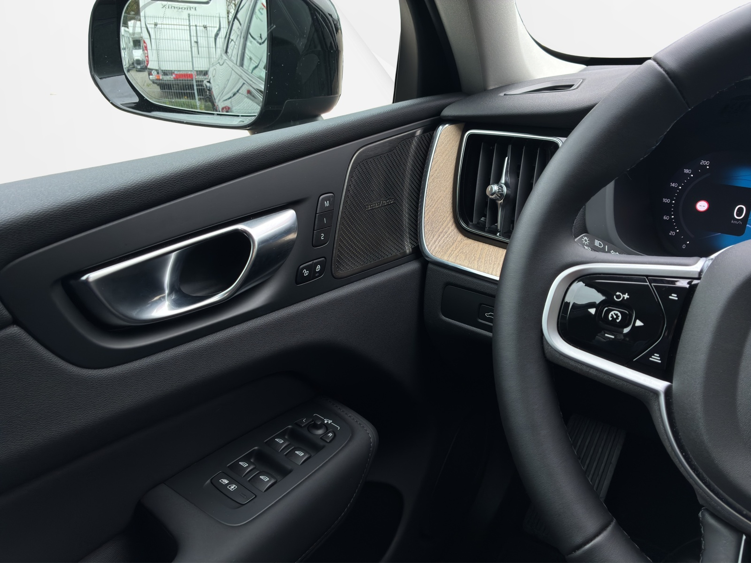 VOLVO XC60 2.0 T6 TE Plus Dark eAWD