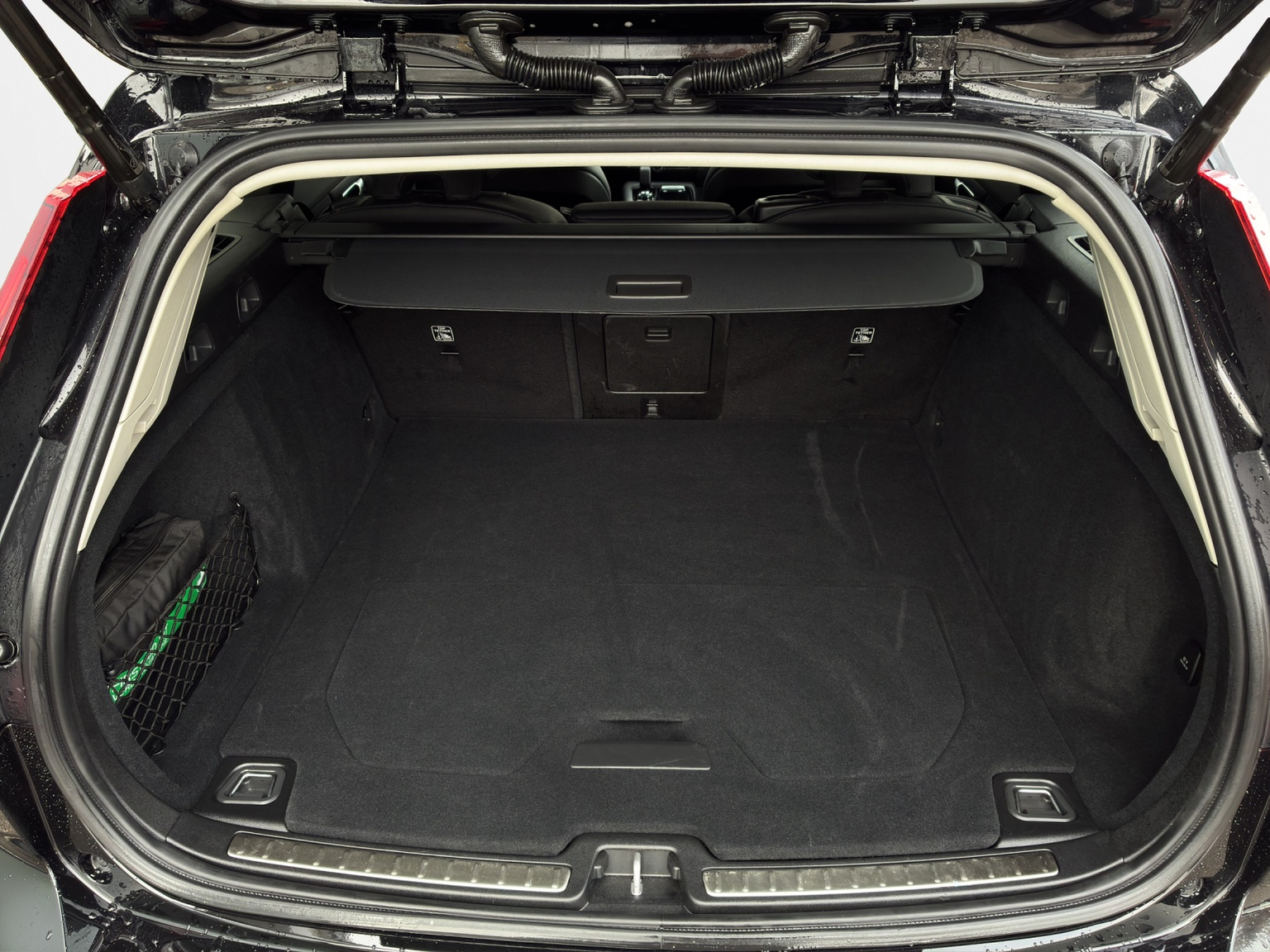 VOLVO V60 2.0 T6 TE Plus Dark eAWD