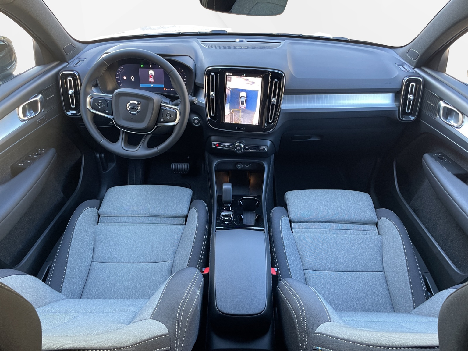 VOLVO XC40 2.0 B4 MH Plus Dark