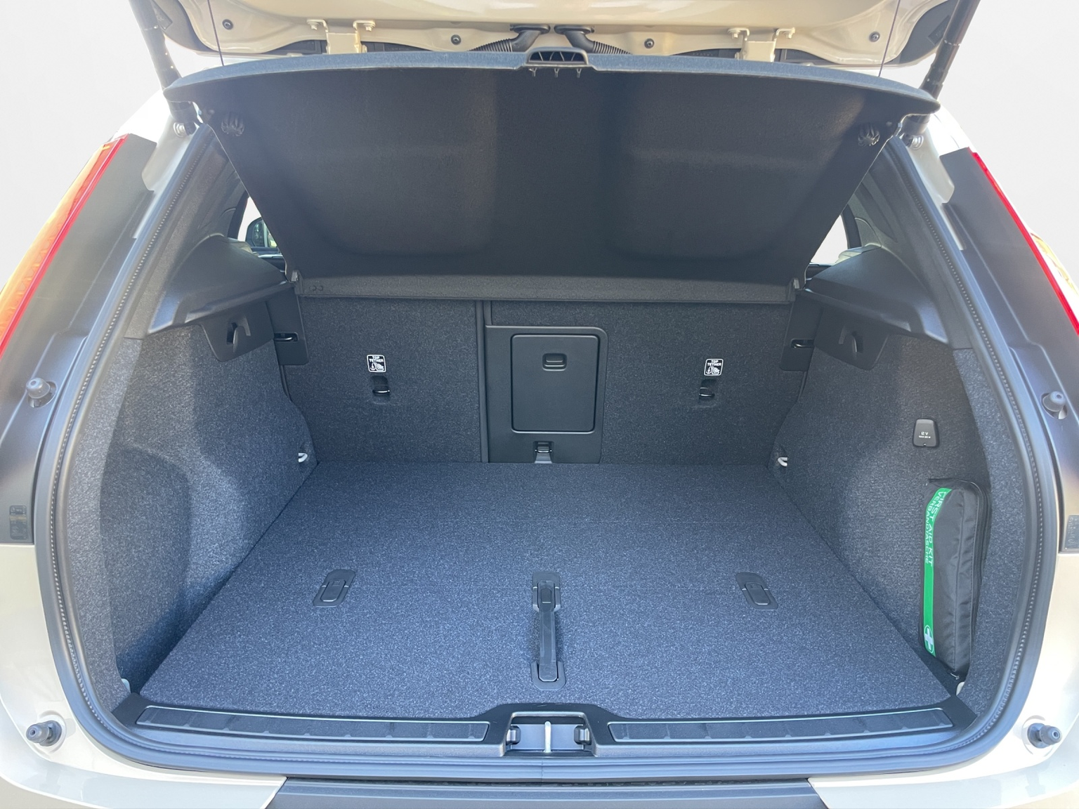 VOLVO XC40 2.0 B4 MH Plus Dark