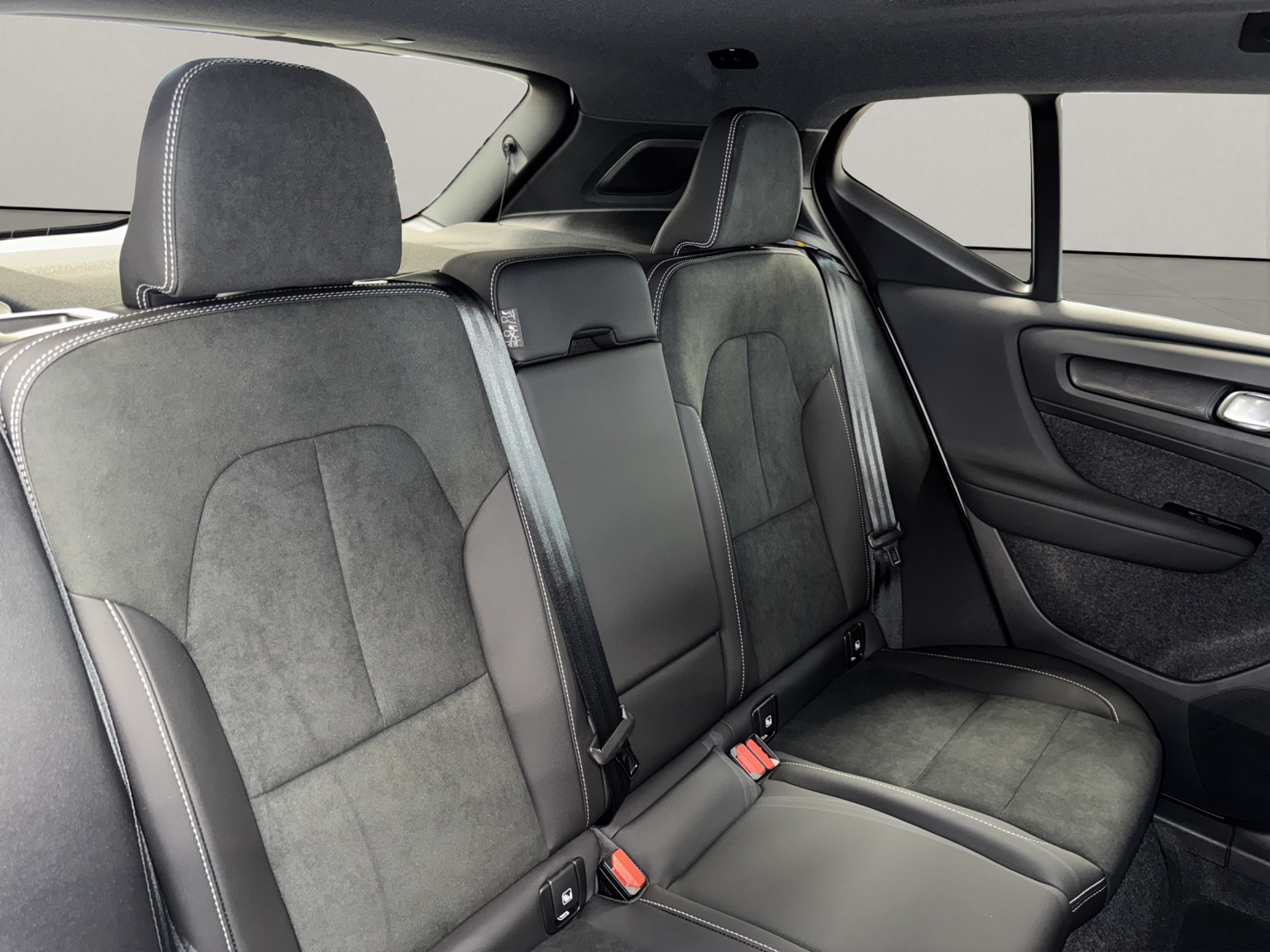 VOLVO XC40 2.0 B4 MH Ultra Dark