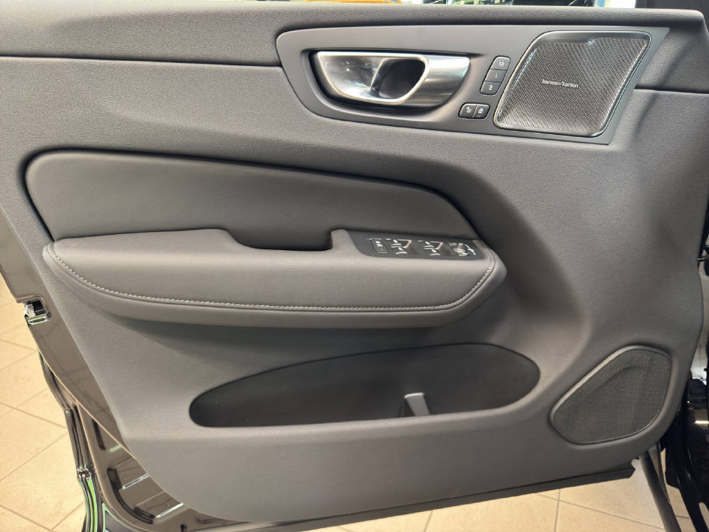 VOLVO XC60 2.0 T6 TE Ultra Dark eAWD