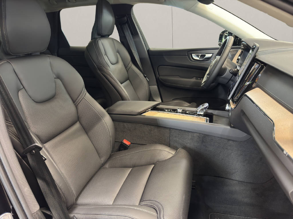 VOLVO XC60 2.0 T6 TE Ultra Dark eAWD