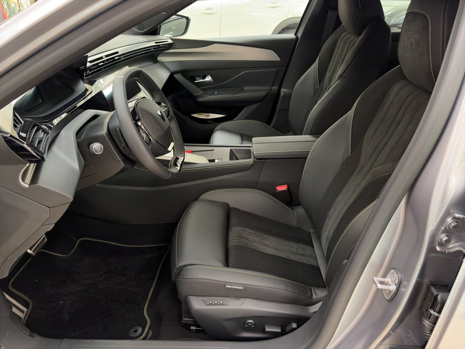 PEUGEOT 308 1.2 Hybrid GT