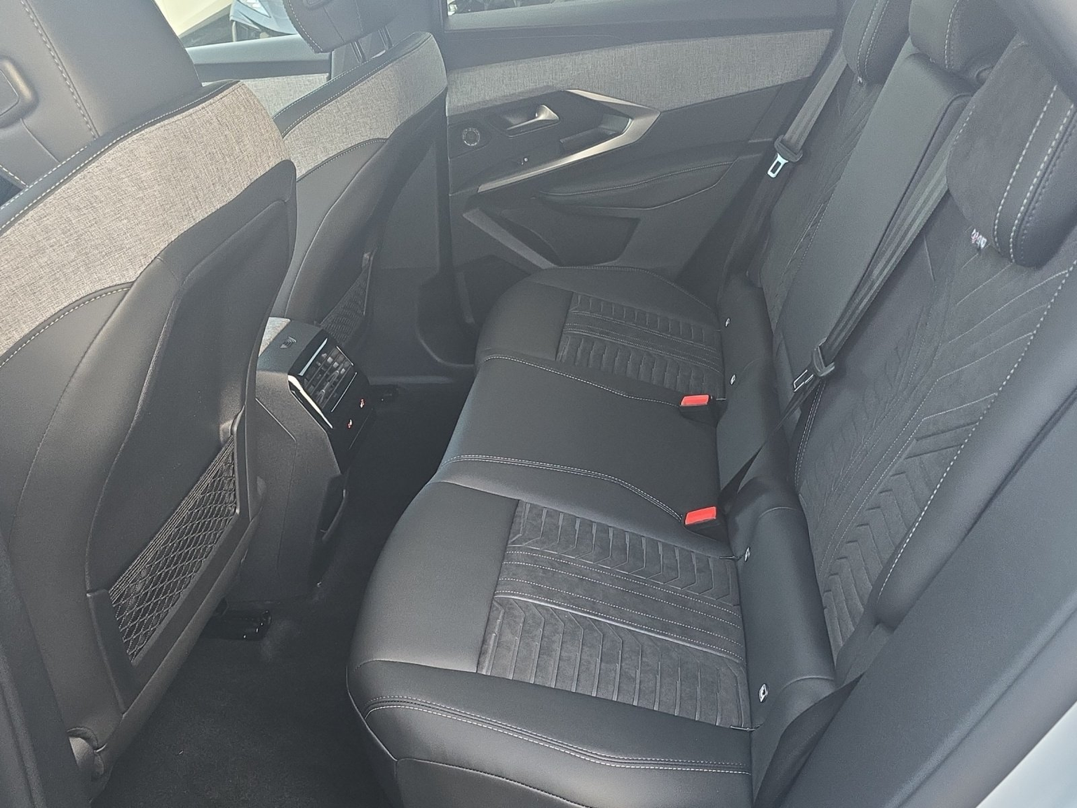 PEUGEOT 3008 e-Launch Edition AWD