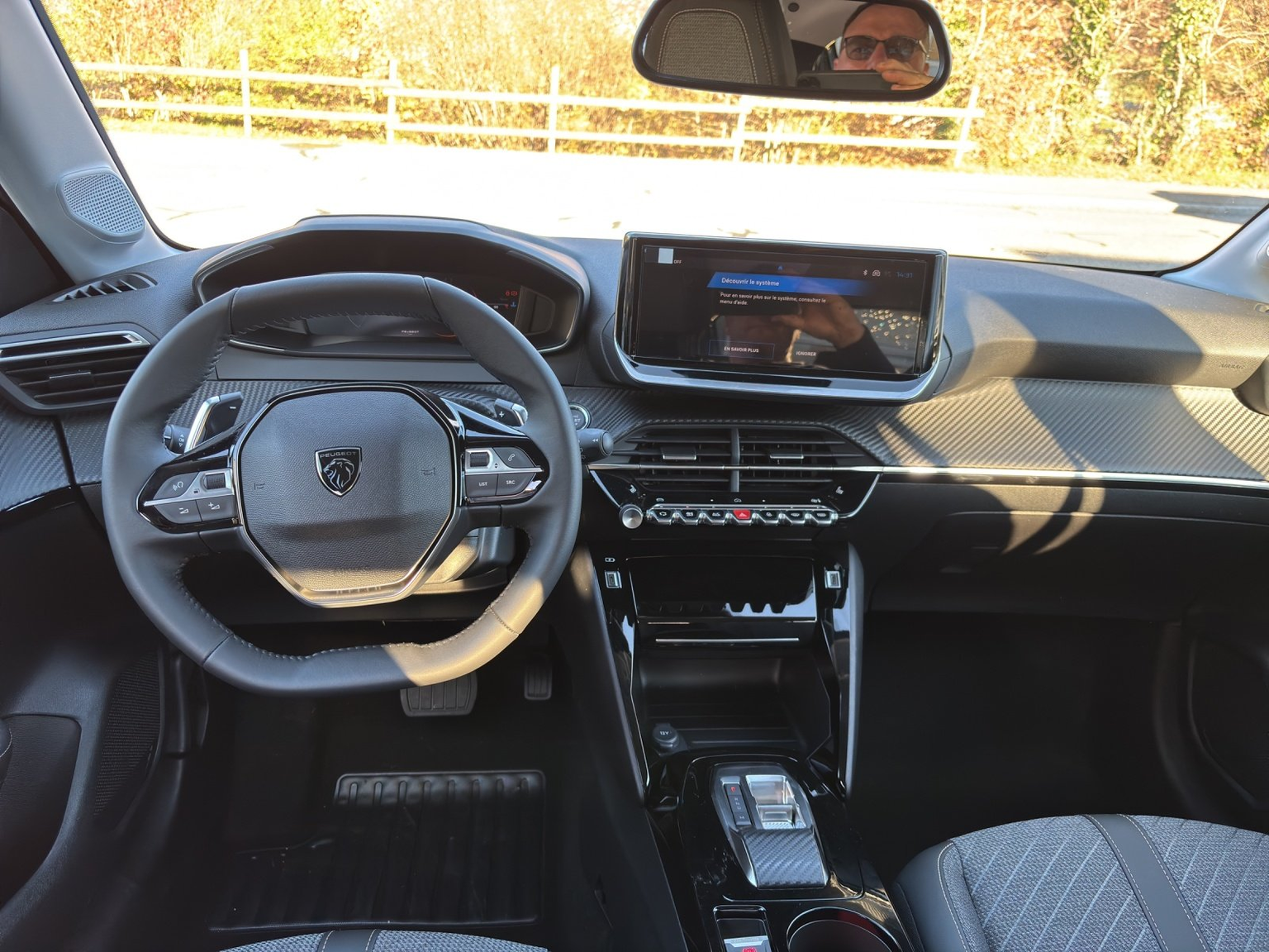 PEUGEOT 208 1.2 Hybrid Allure Premium