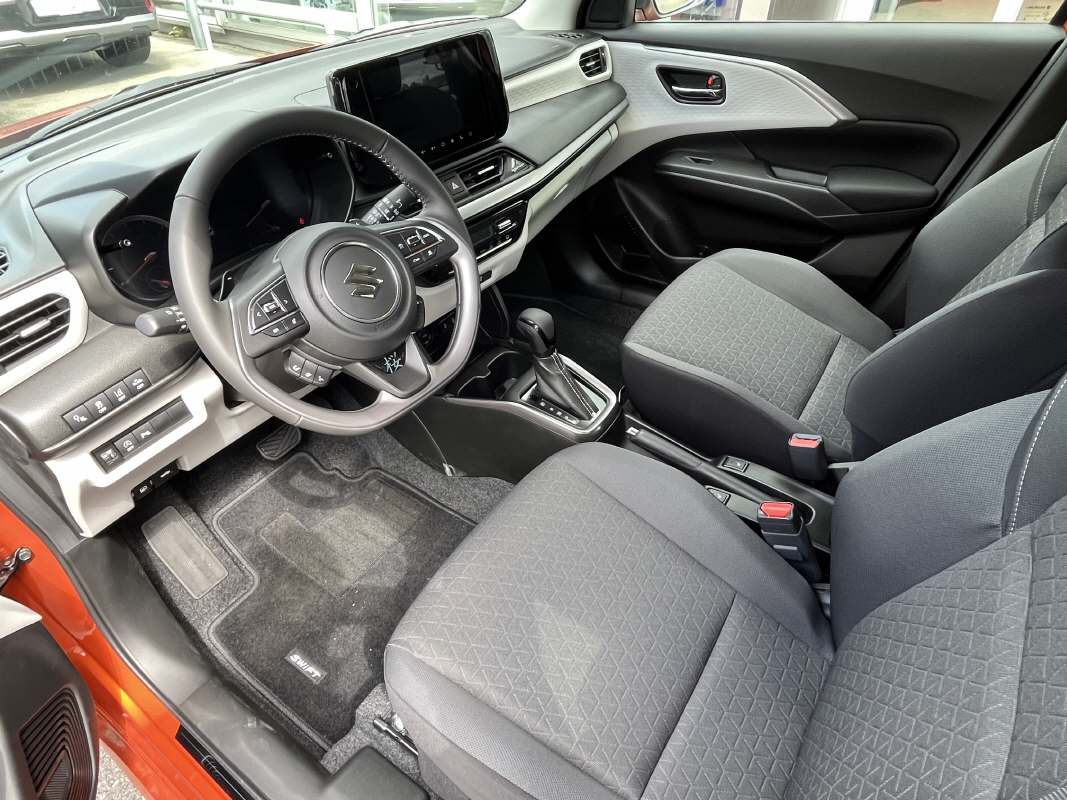 SUZUKI Swift 1.2 Sakura Top Hybrid