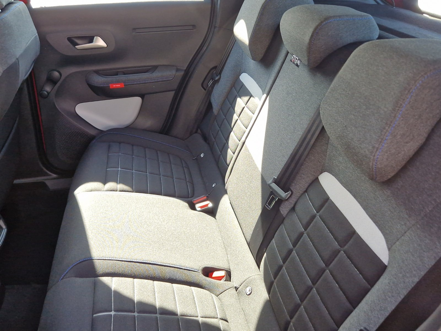 CITROEN C3 1.2 Hybrid Plus Automat 110 PS