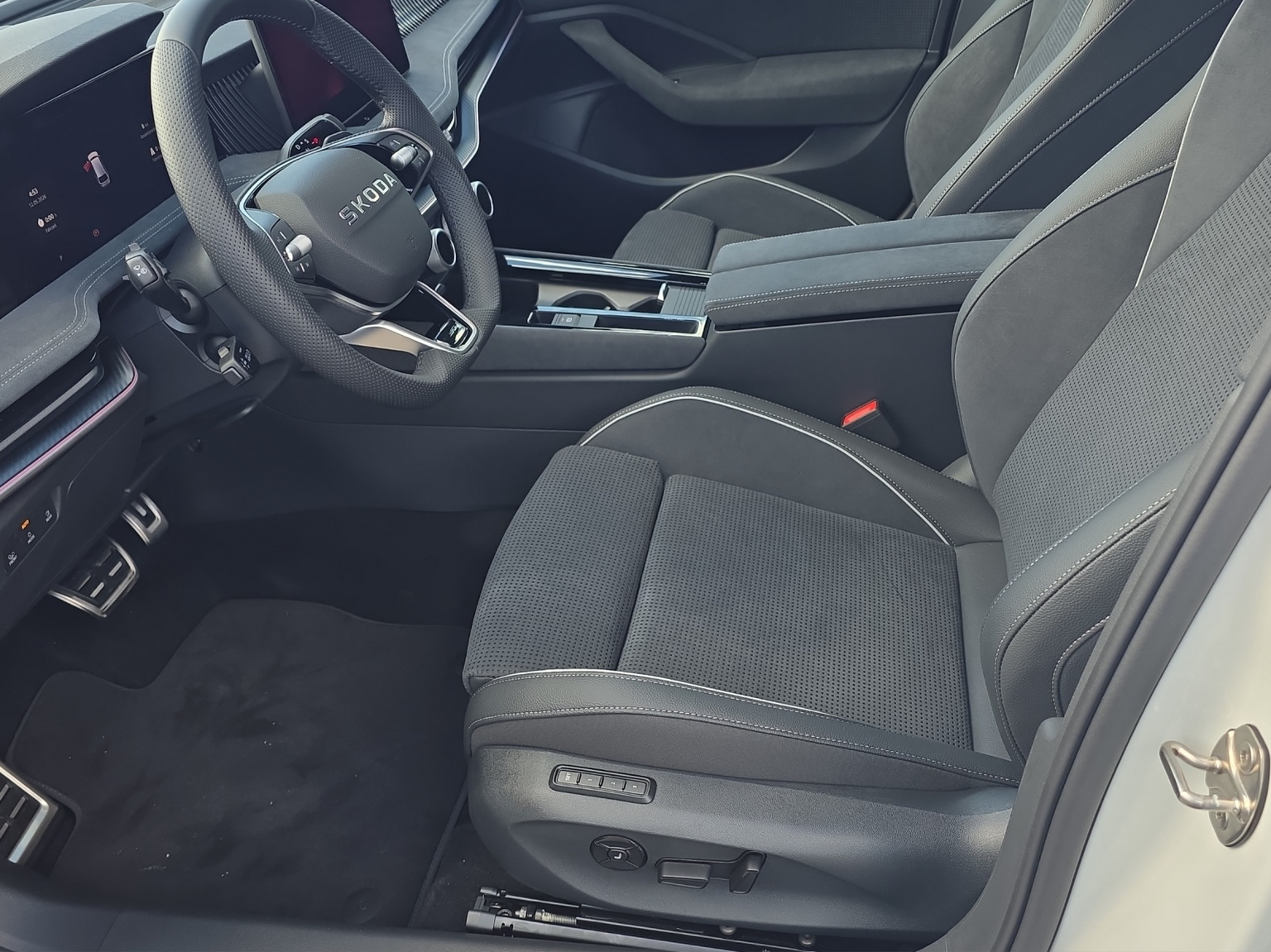 SKODA Superb Combi 1.5 TSI PHEV Sportline DSG