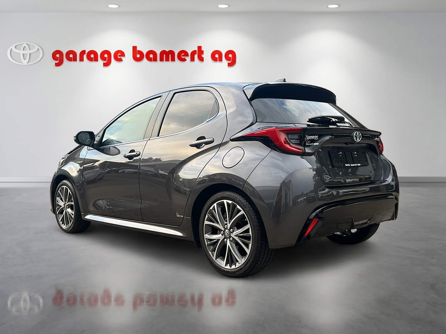 TOYOTA Yaris 1.5 VVT-i HSD Premium