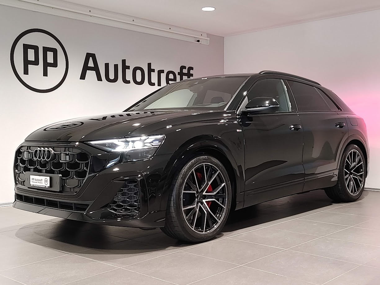 AUDI Q8 SUV TFSI e quattro 290 kW Attraction tiptronic