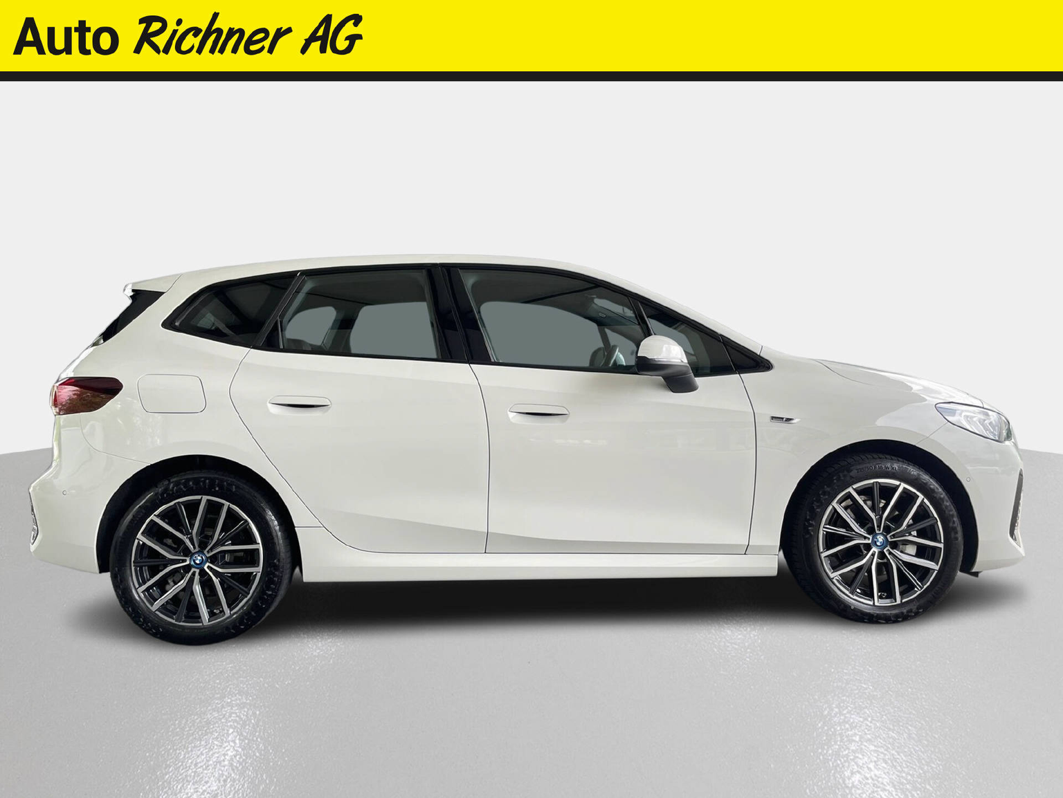 BMW 225e xDrive paddles Active Tourer