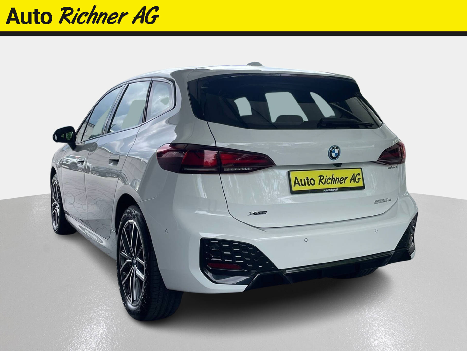 BMW 225e xDrive paddles Active Tourer