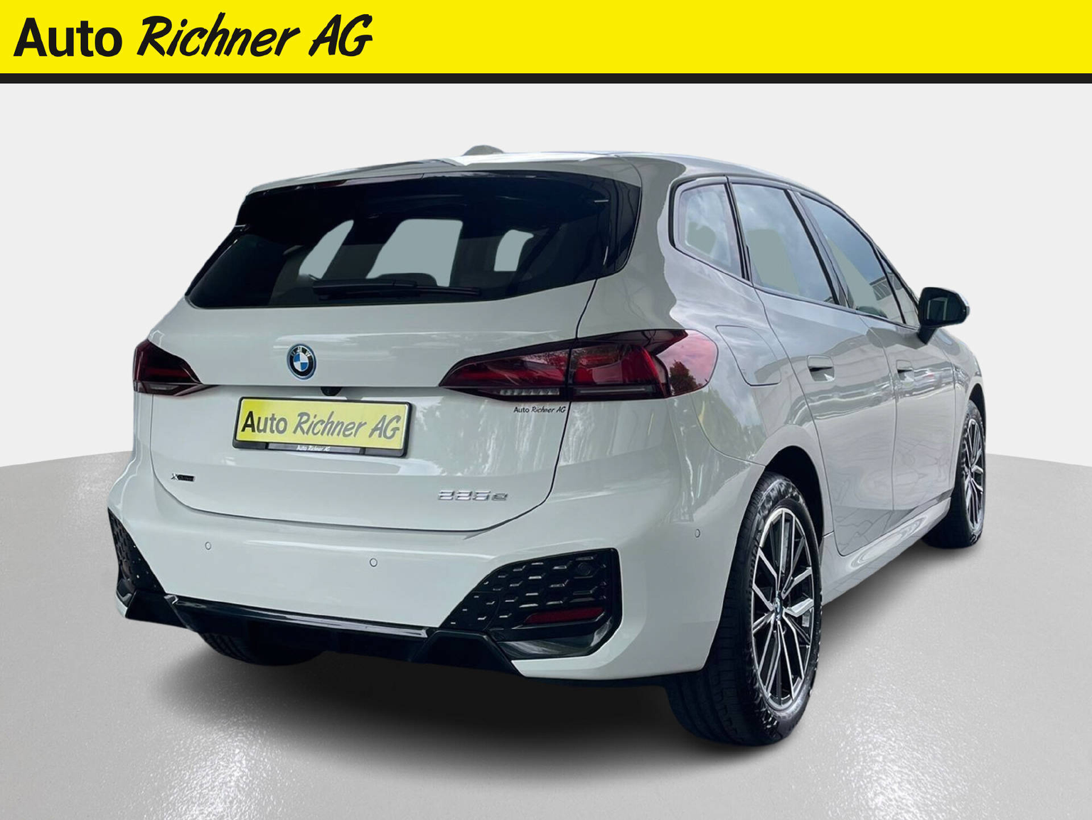 BMW 225e xDrive paddles Active Tourer