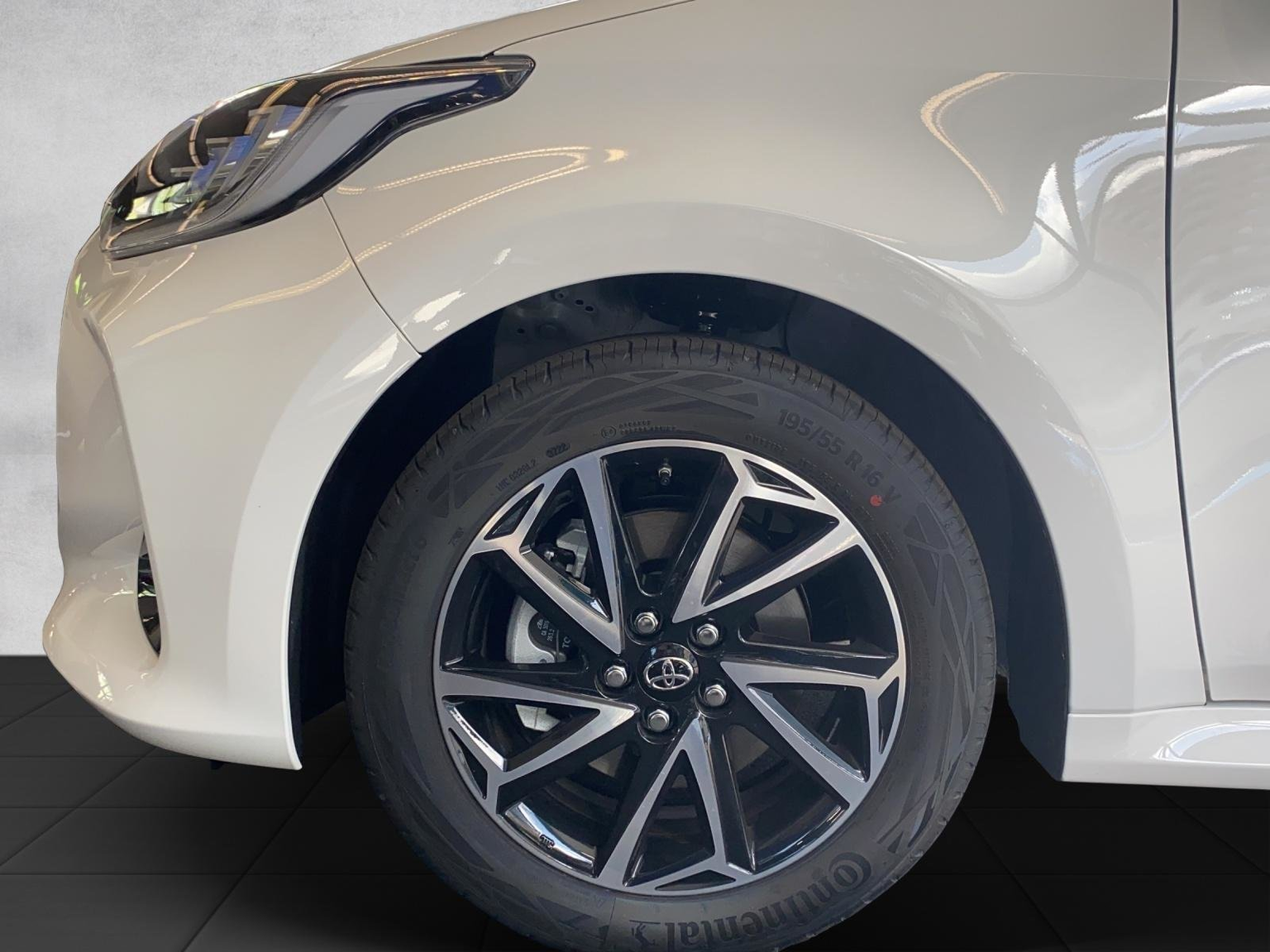 TOYOTA Yaris 1.5 VVT-i HSD Trend