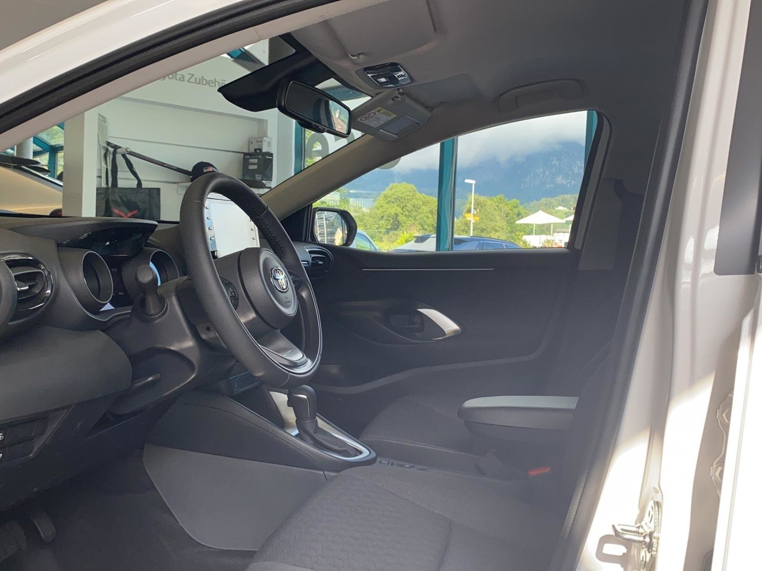 TOYOTA Yaris 1.5 VVT-i HSD Trend